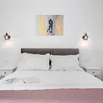 With 4 En-suite Bedrooms, Private Pool, 200m From Sandy