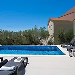 With 4 En-suite Bedrooms, Private Pool, 200m From Sandy Villa Duće