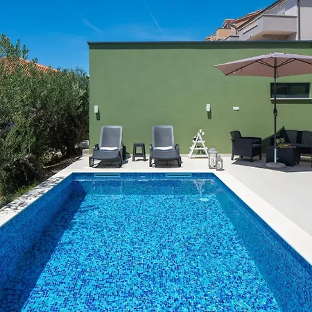 Вилла With 4 En-suite Bedrooms, Private Pool, 200m From Sandy *