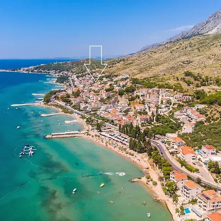With 4 En-suite Bedrooms, Private Pool, 200m From Sandy Дуче