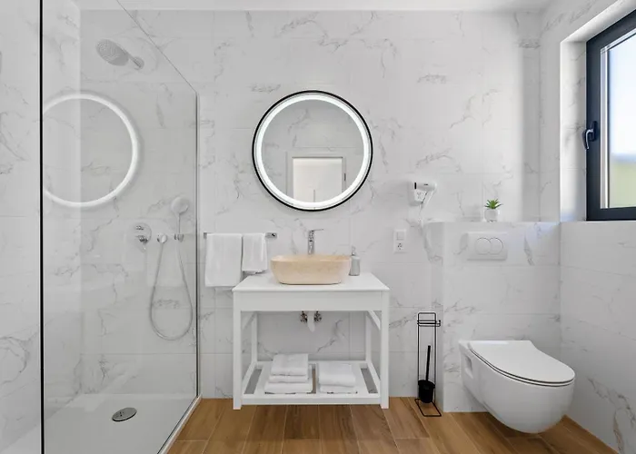 Vila With 4 En-suite Bedrooms, Private Pool, 200m From Sandy Duce