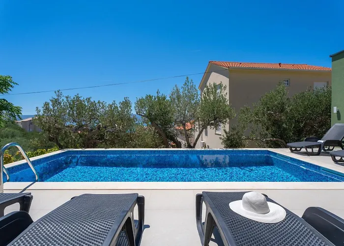 Vila With 4 En-suite Bedrooms, Private Pool, 200m From Sandy