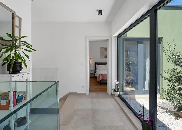 Vila With 4 En-suite Bedrooms, Private Pool, 200m From Sandy Duce