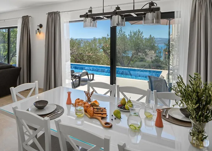 Vila With 4 En-suite Bedrooms, Private Pool, 200m From Sandy Duce