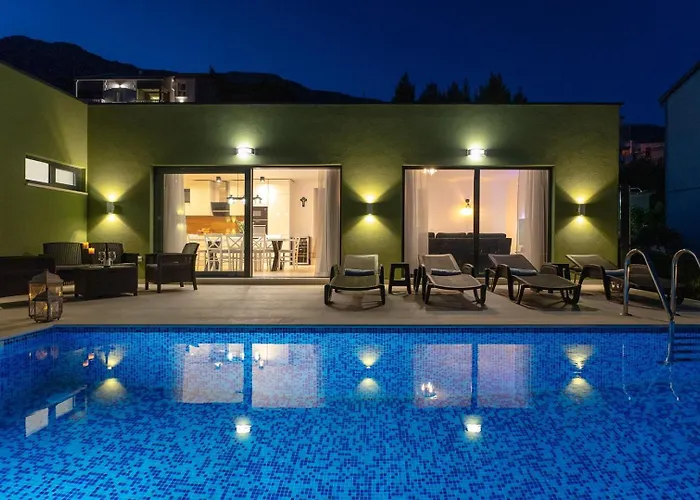 Vila With 4 En-suite Bedrooms, Private Pool, 200m From Sandy