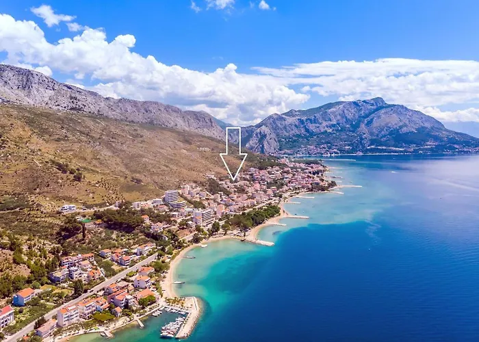 With 4 En-suite Bedrooms, Private Pool, 200m From Sandy Vila *