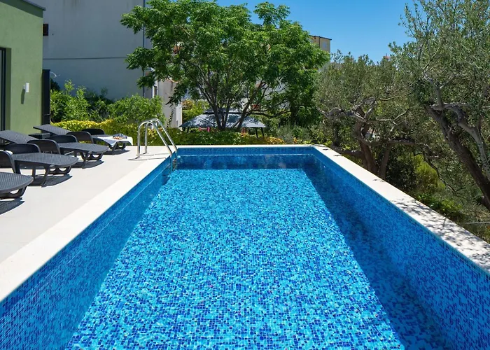 Vila With 4 En-suite Bedrooms, Private Pool, 200m From Sandy *